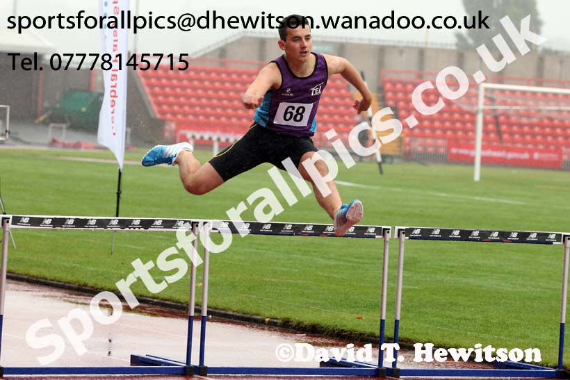 Mens under-17s 400 metres hurdles, Gateshead Tartan Games. Phot: David T. Hewitson/Sports for All Pics
